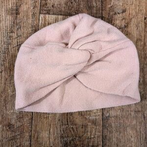 H&M rose knit knot hat size 1-2T in EUC